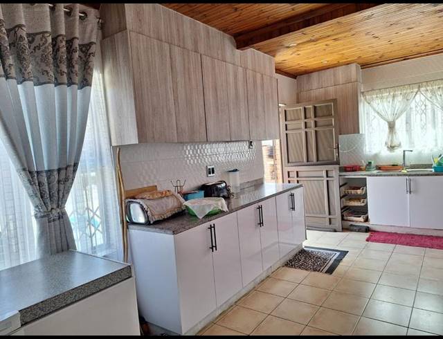 4 BEDROOM HOUSE FOR SALE IN CRAIGIEBURN